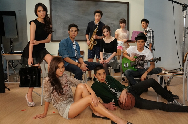 รูปรวมเตรียมถ่ายโปสเตอร์